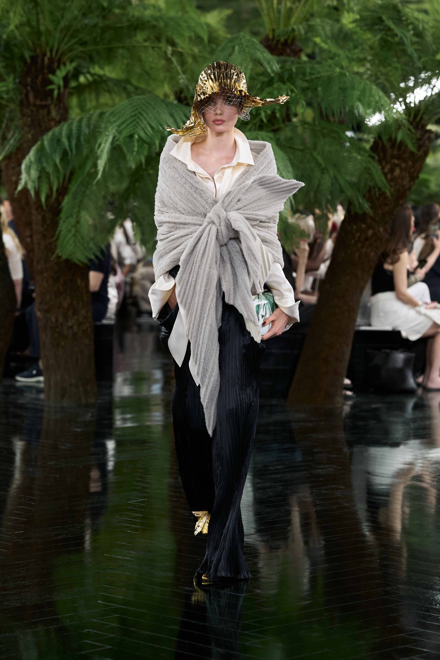 DIOR_HC_ FW2627_FRONT_LOOK_01_2x3