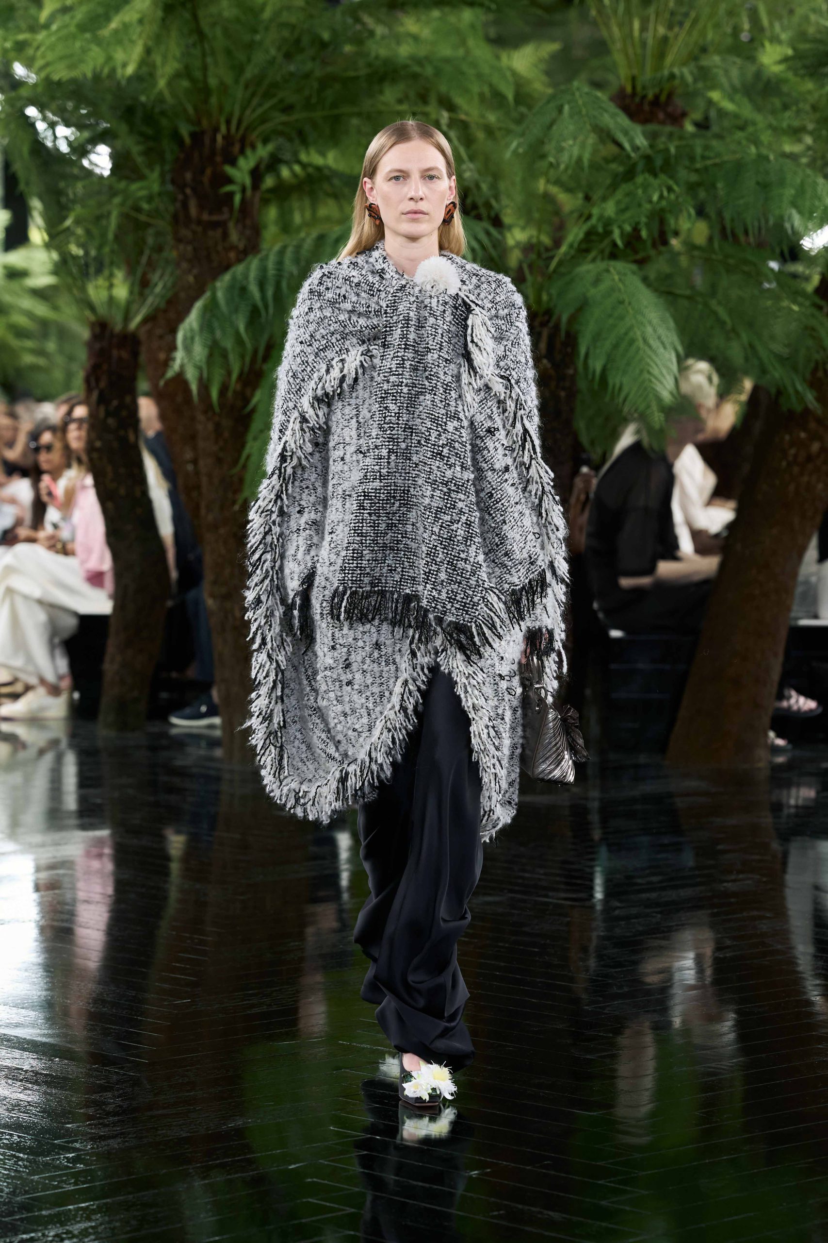 DIOR_HC_ FW2627_FRONT_LOOK_02_2x3