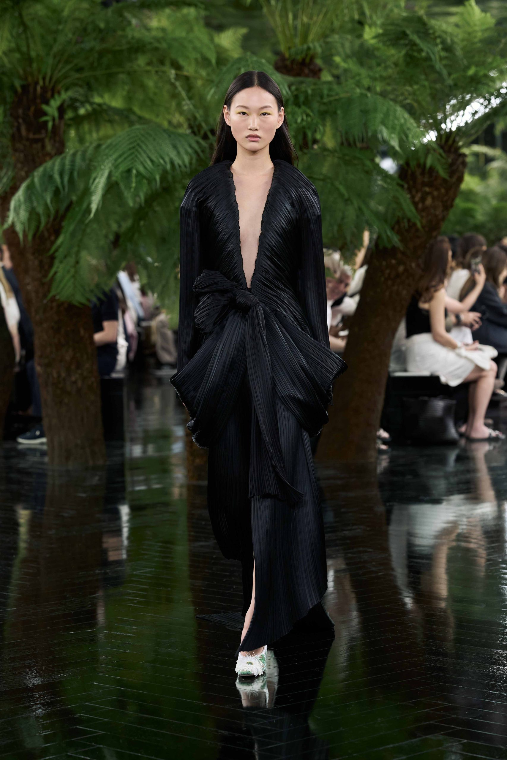 DIOR_HC_ FW2627_FRONT_LOOK_03_2x3