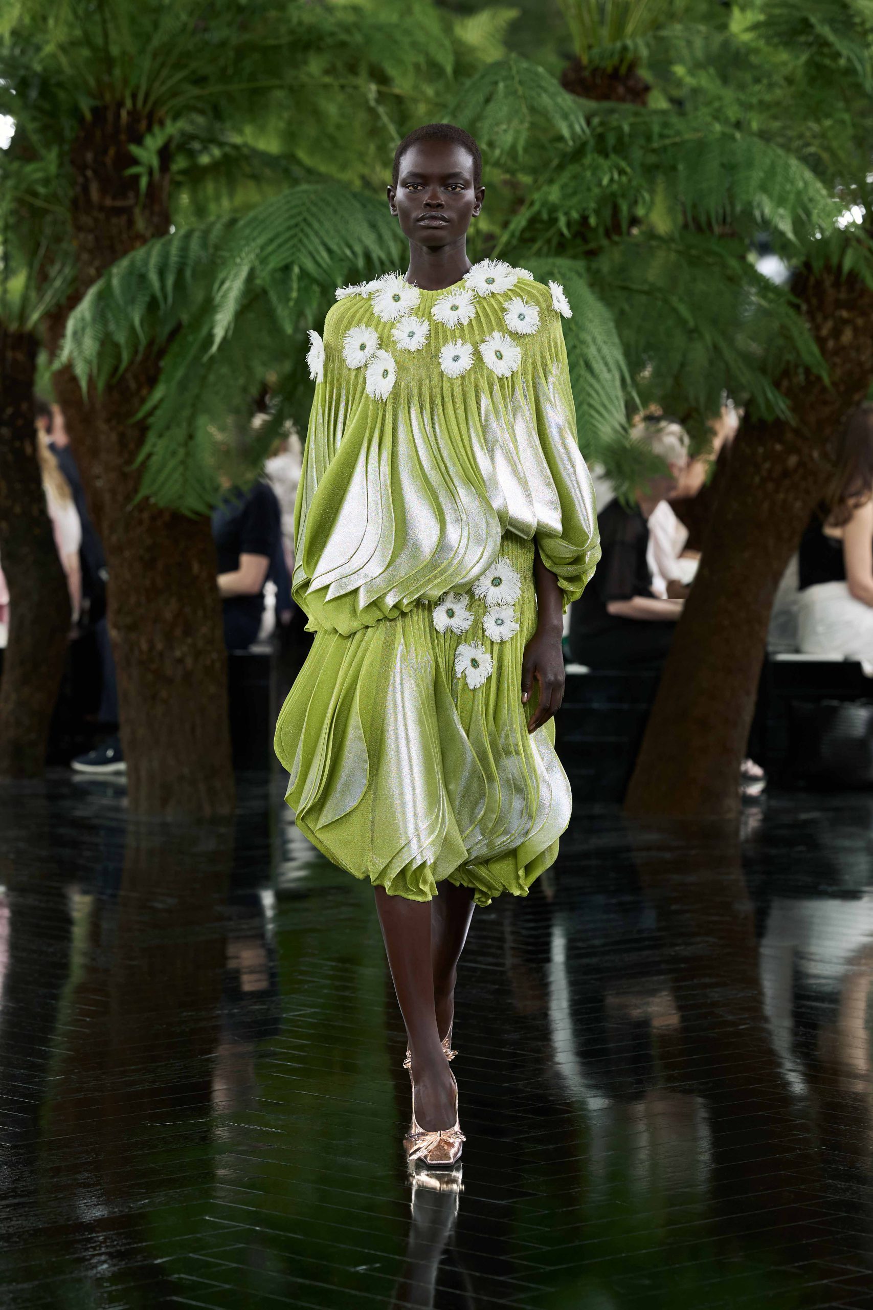 DIOR_HC_ FW2627_FRONT_LOOK_05_2x3