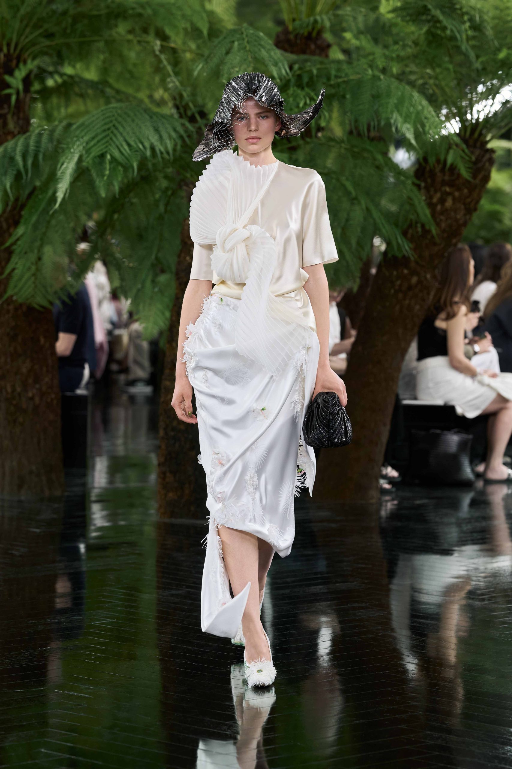 DIOR_HC_ FW2627_FRONT_LOOK_33_2x3