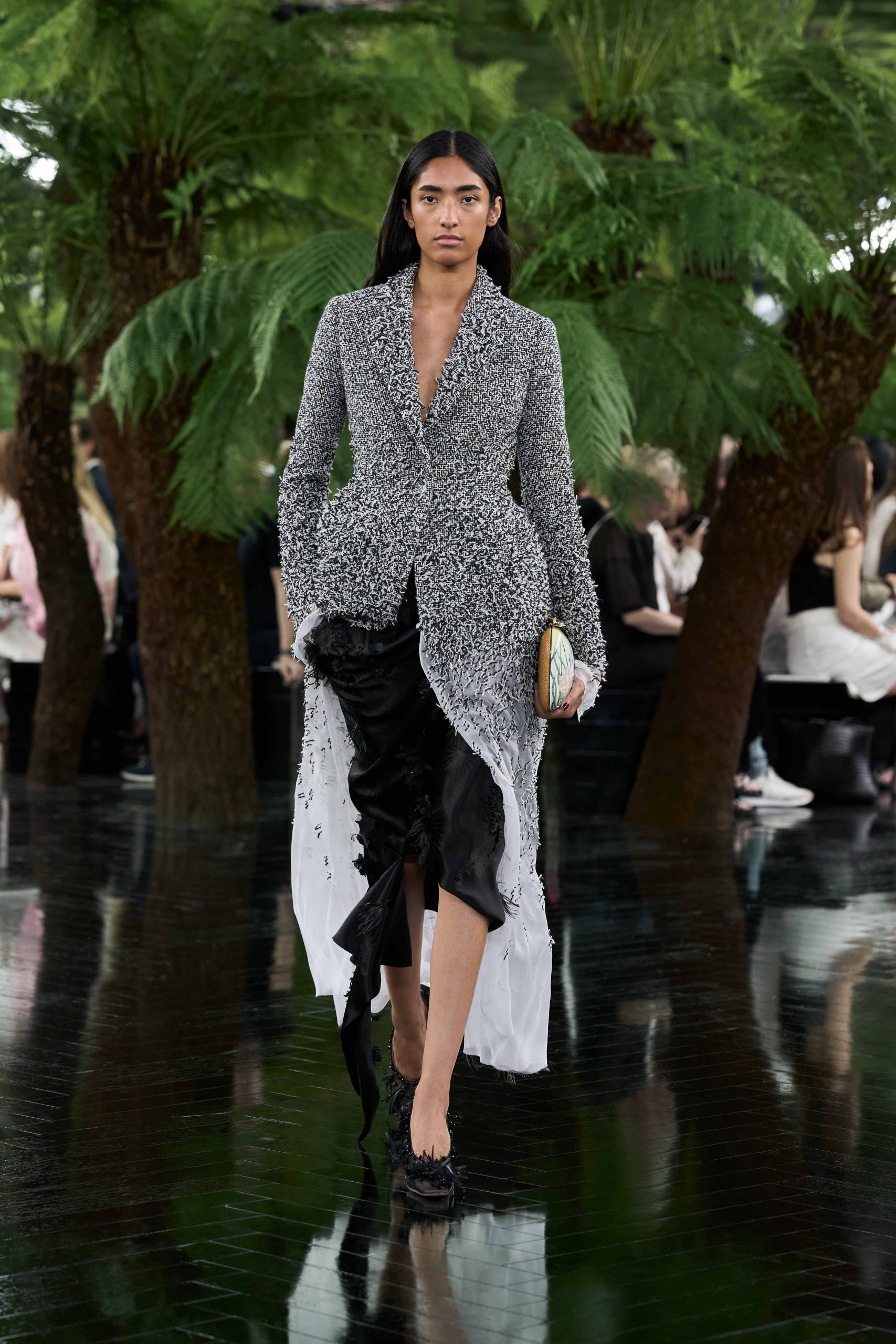 DIOR_HC_ FW2627_FRONT_LOOK_40_2x3