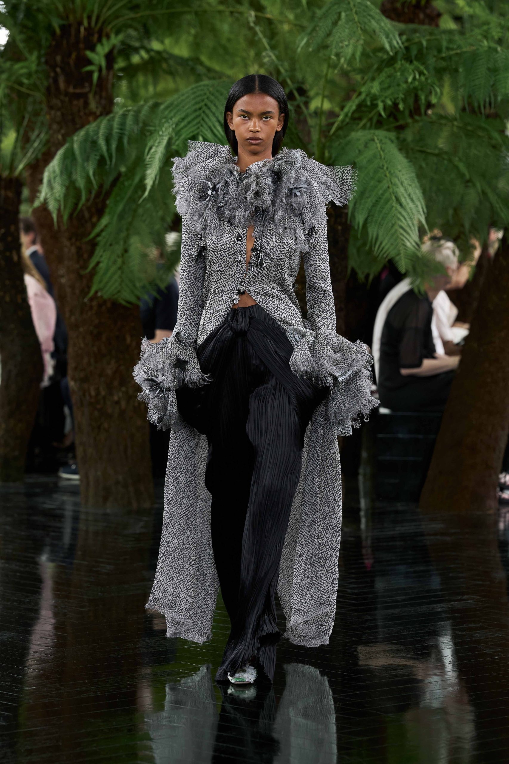 DIOR_HC_ FW2627_FRONT_LOOK_43_2x3