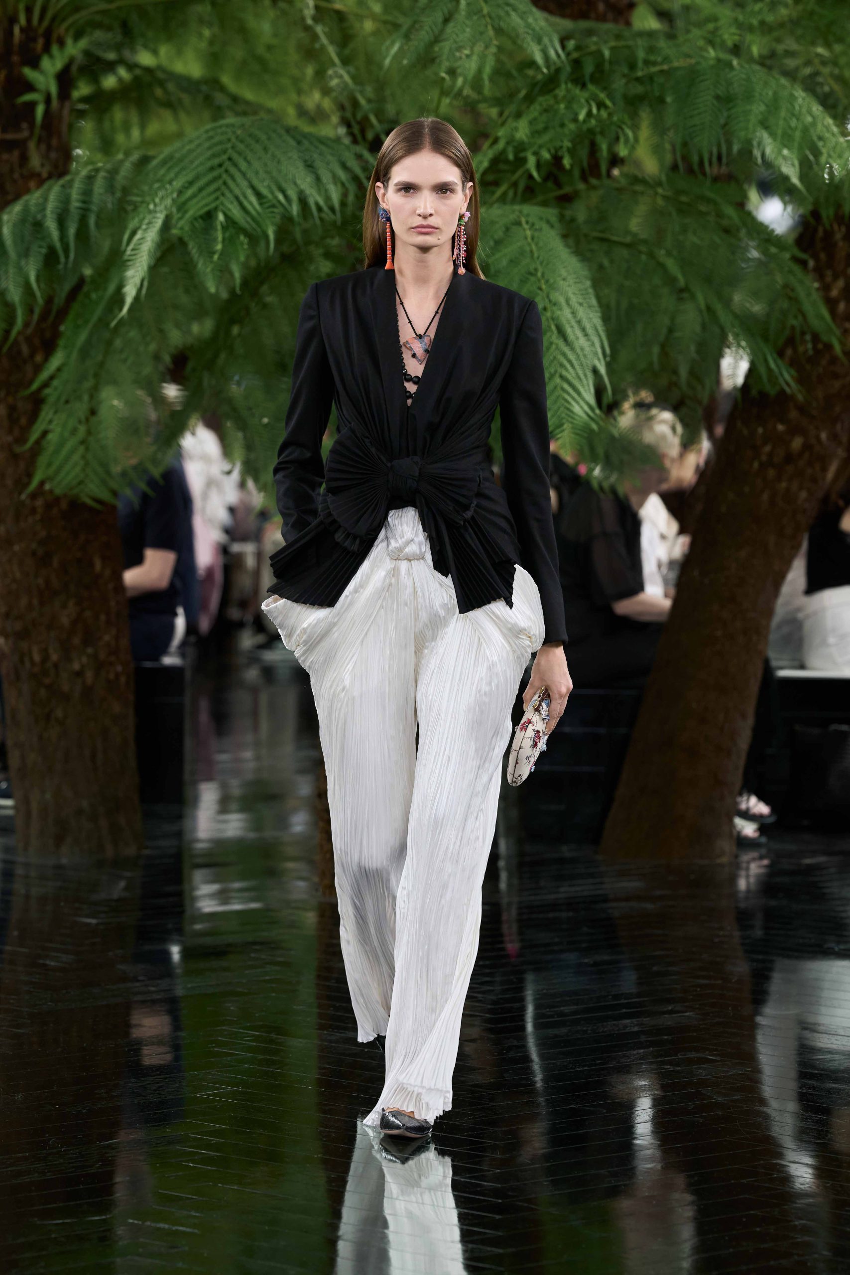 DIOR_HC_ FW2627_FRONT_LOOK_44_2x3