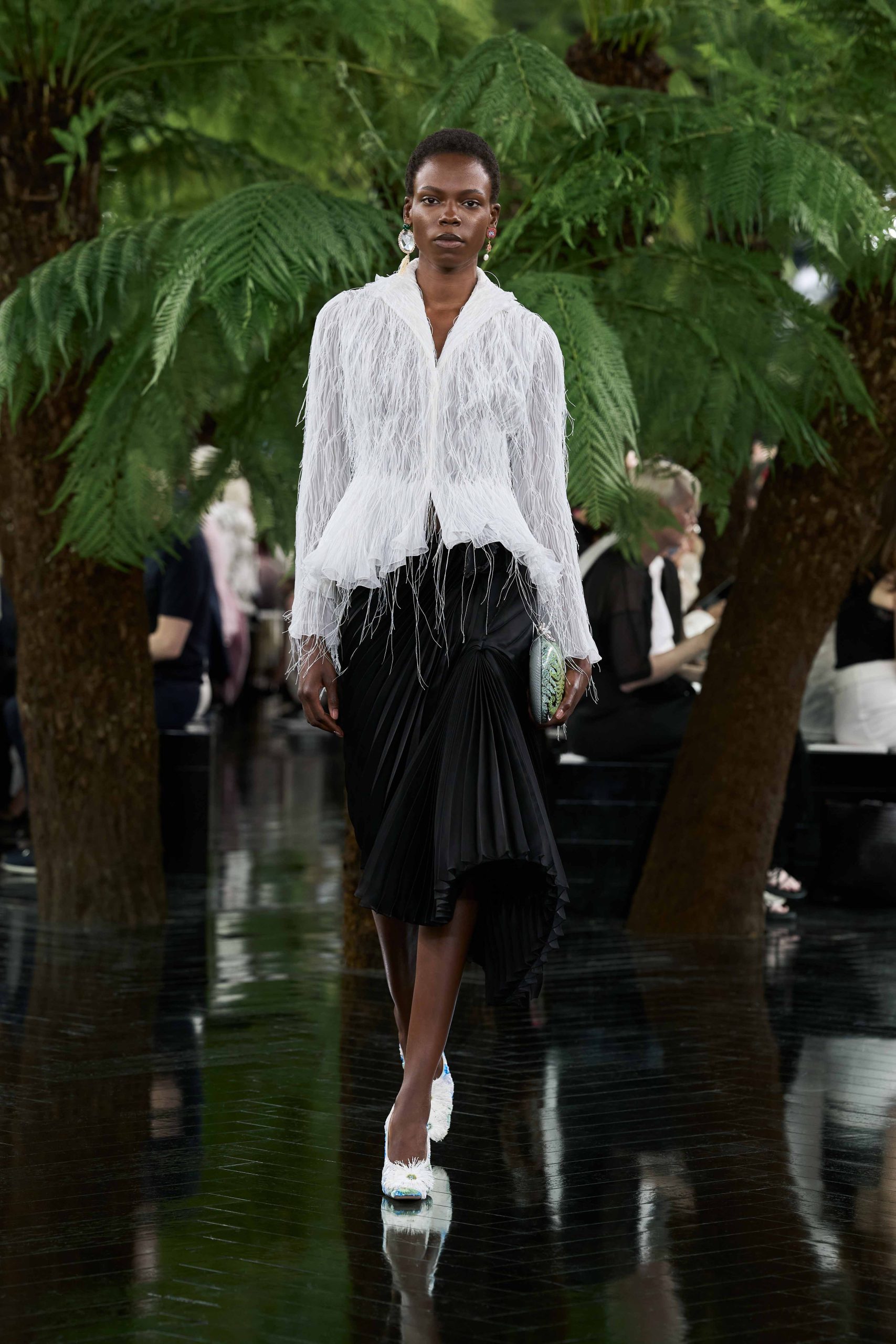 DIOR_HC_ FW2627_FRONT_LOOK_45_2x3