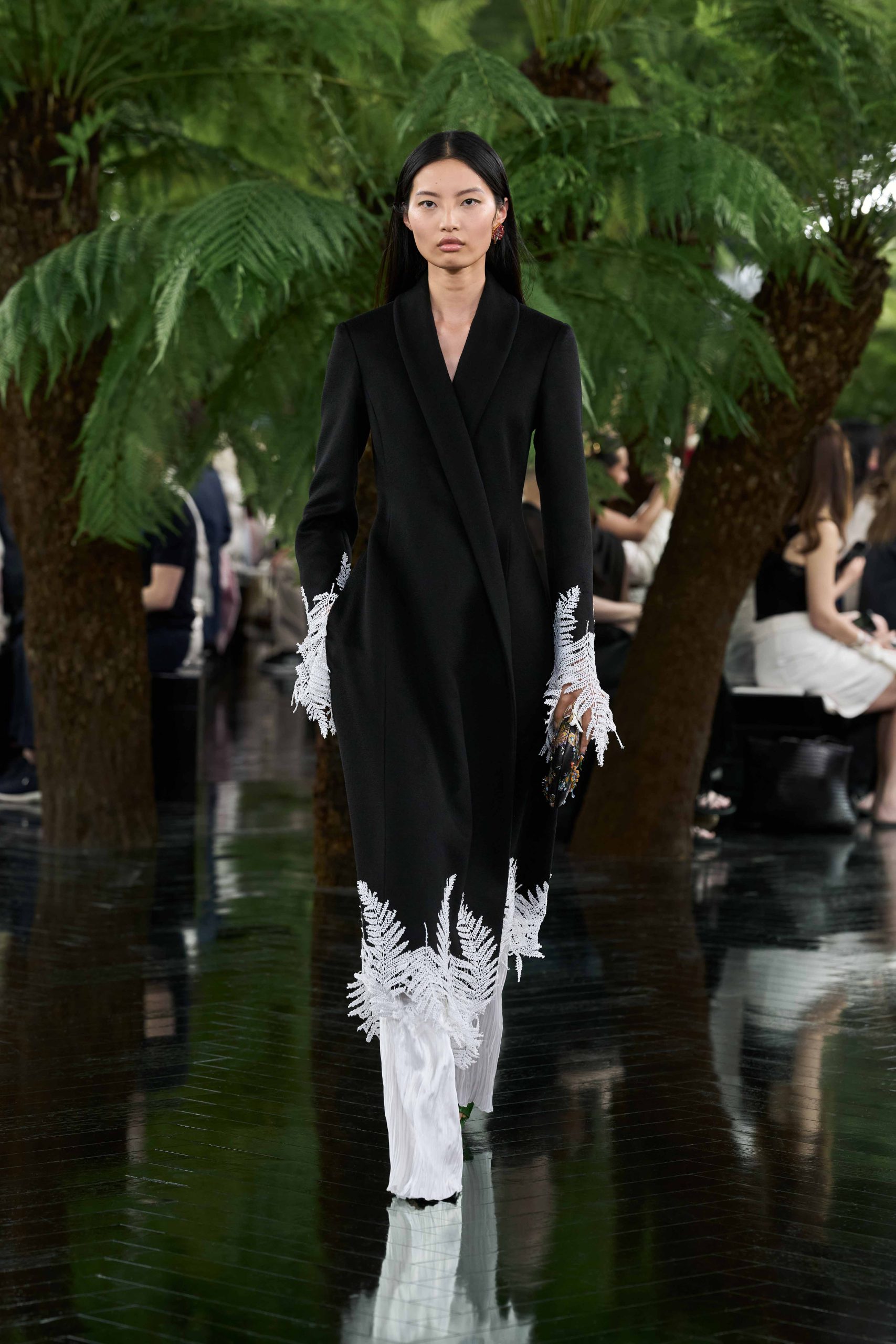 DIOR_HC_ FW2627_FRONT_LOOK_60_2x3